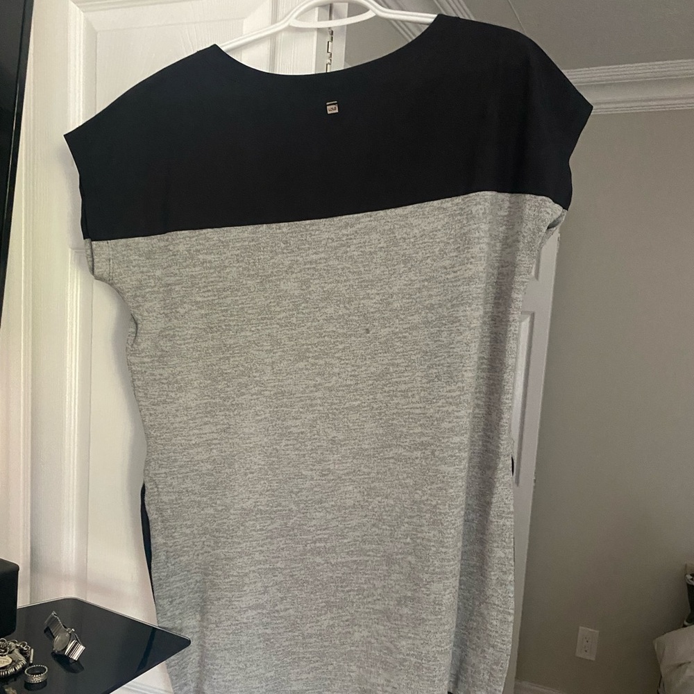 Lole brand long t-shirt. Great condition! - Picture 3 of 3